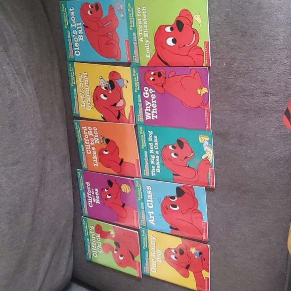 CLIFFORD THE BIG RED DOG! - Picture 1 of 4